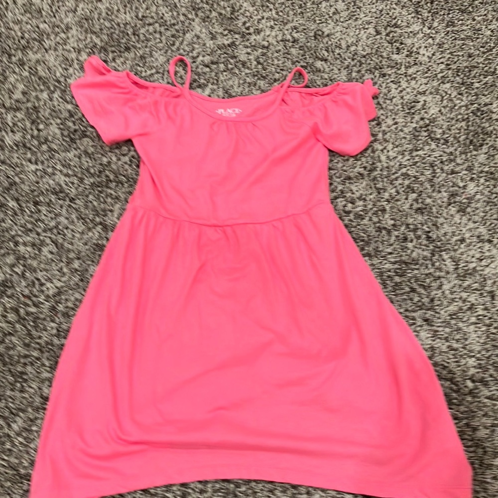 Cute dress. Great for this summer.